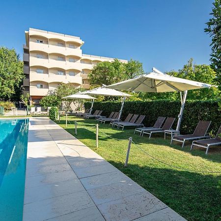 Hotel La Pergola ลินญาโน ซับเบียโดโร ภายนอก รูปภาพ