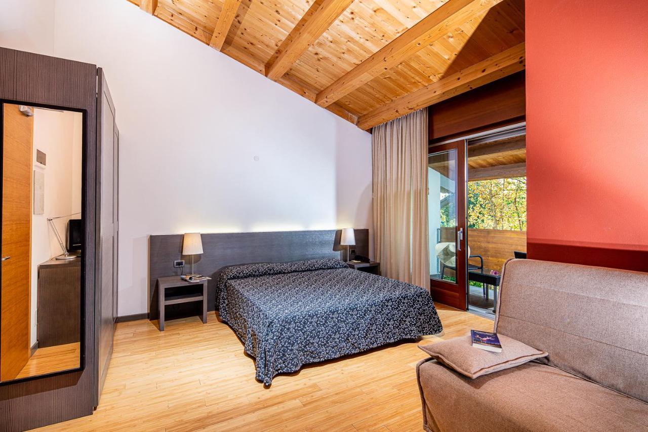Hotel La Pergola ลินญาโน ซับเบียโดโร ภายนอก รูปภาพ