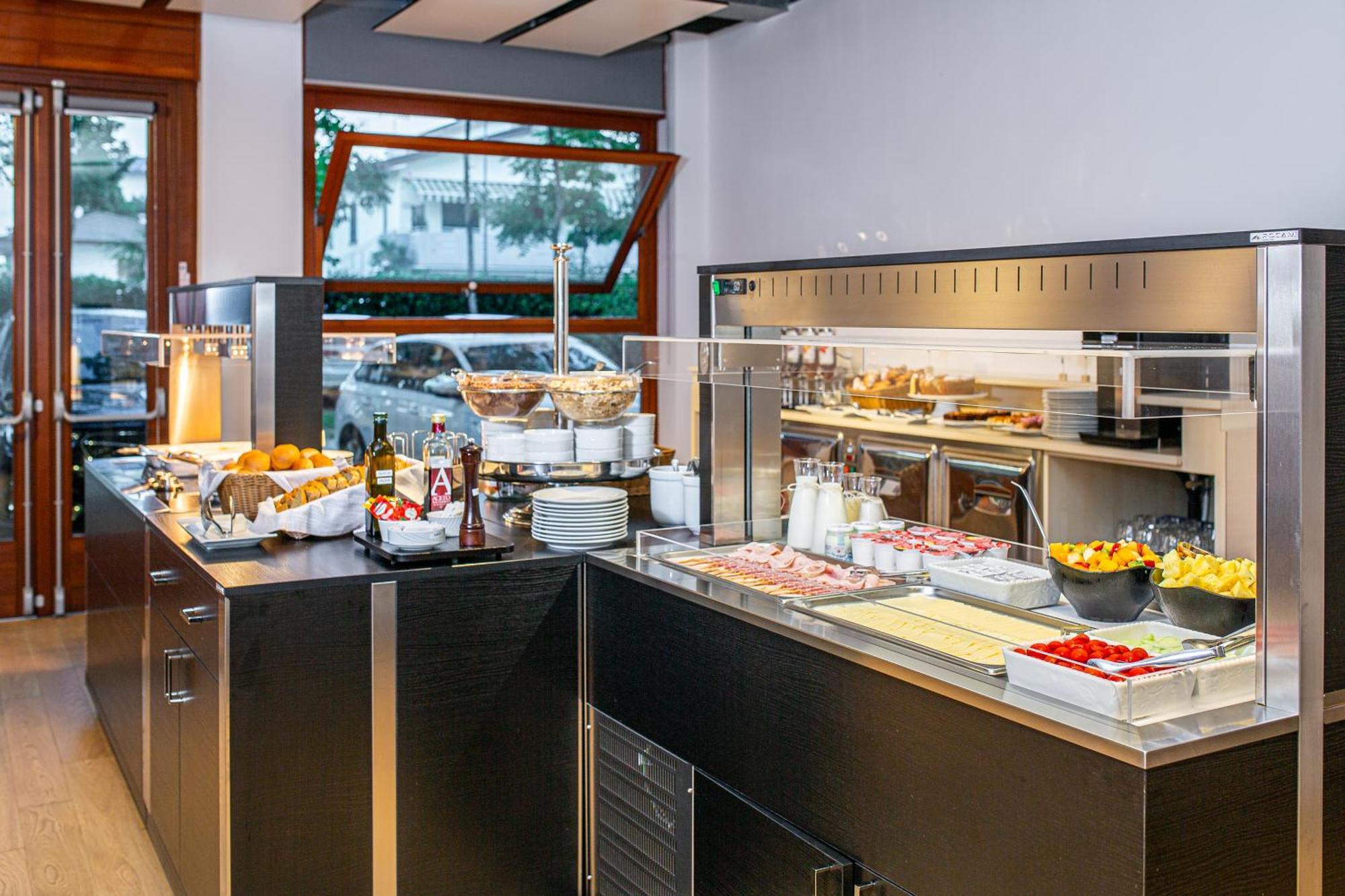 Hotel La Pergola ลินญาโน ซับเบียโดโร ภายนอก รูปภาพ