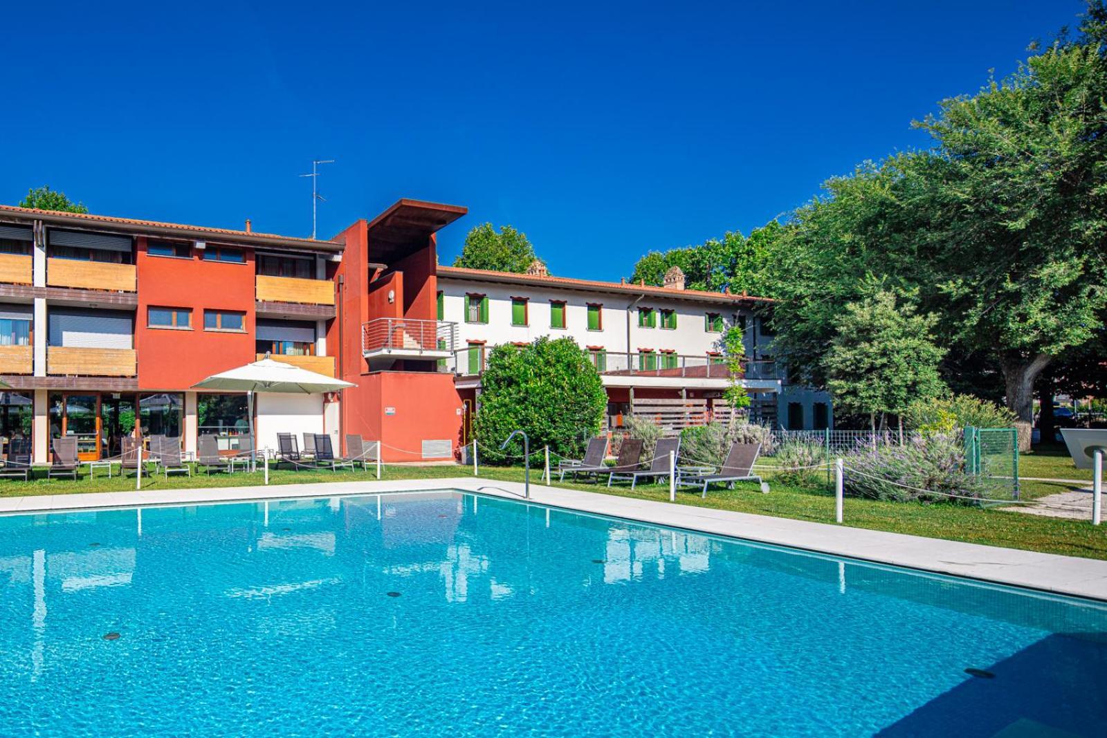 Hotel La Pergola ลินญาโน ซับเบียโดโร ภายนอก รูปภาพ